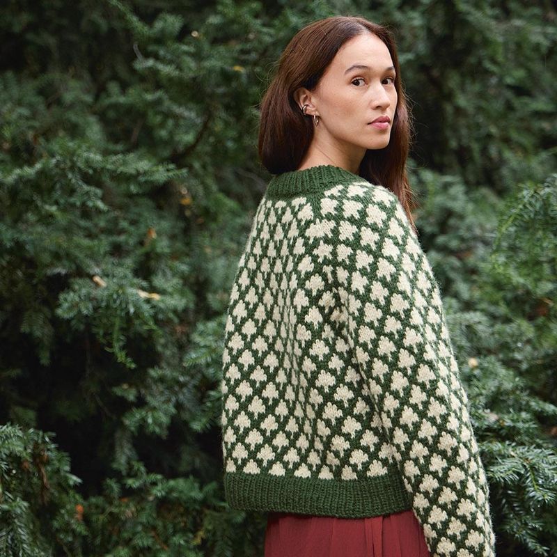 2511 Nr.2 Christmas tree sweater oppskrift