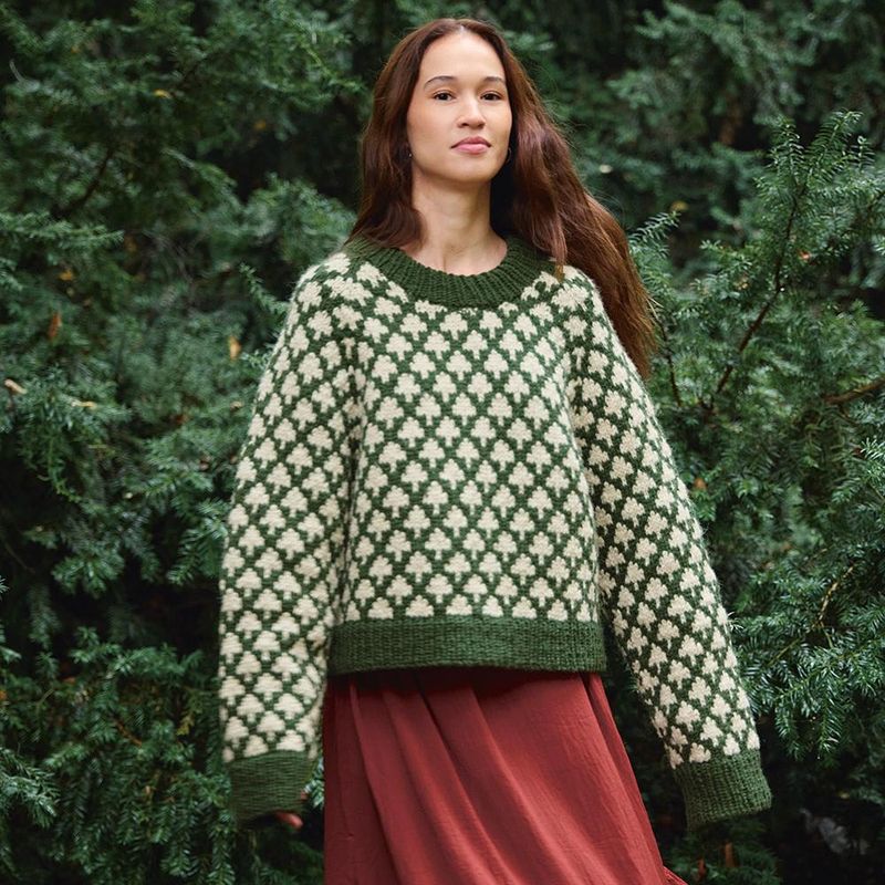 2511 Nr.2 Christmas tree sweater oppskrift